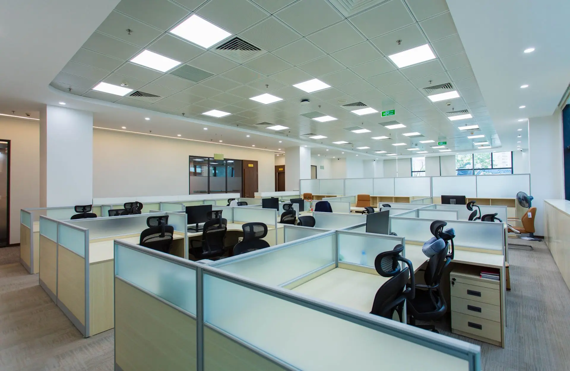 Office and administrative workstations